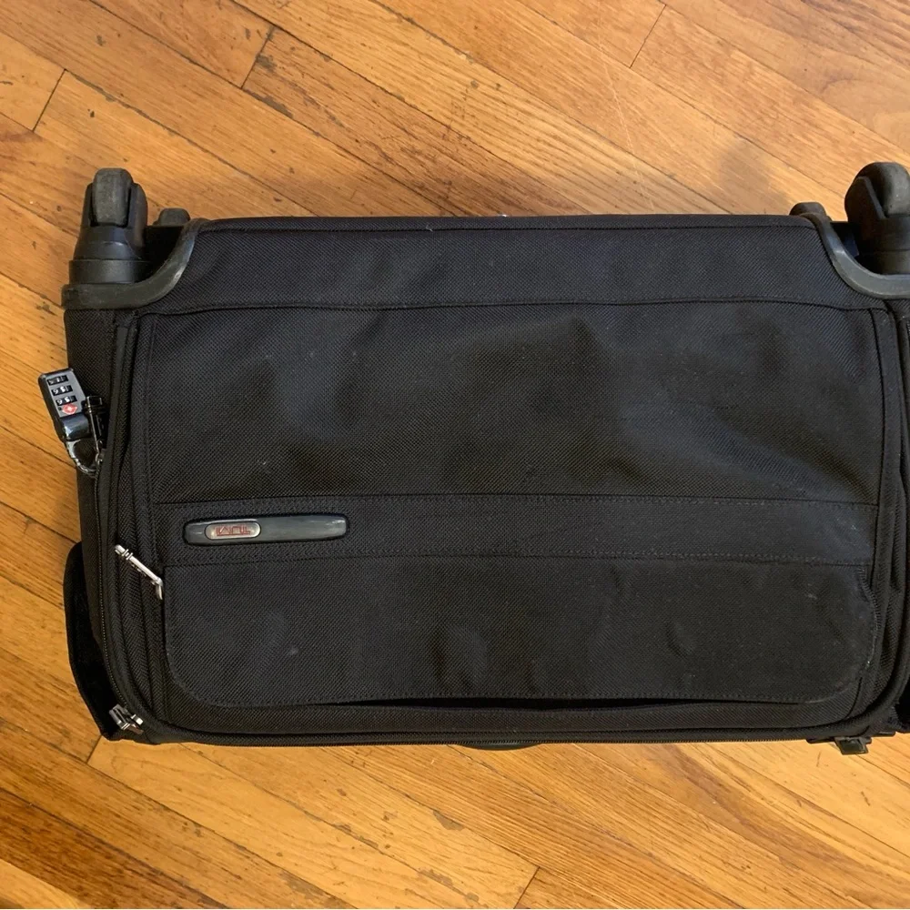 TUMI 22